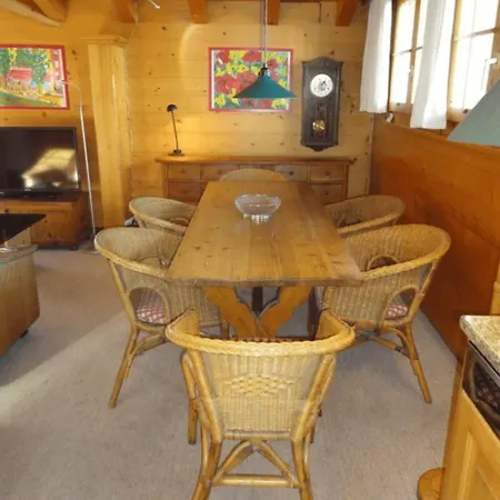 South Facing Family In Saanen Village Vakantiehuis